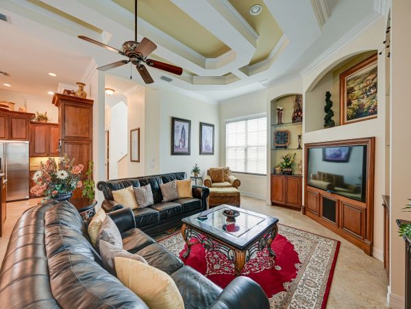 Four Bedroom Upscale House with Pool and 1 mile to Beach