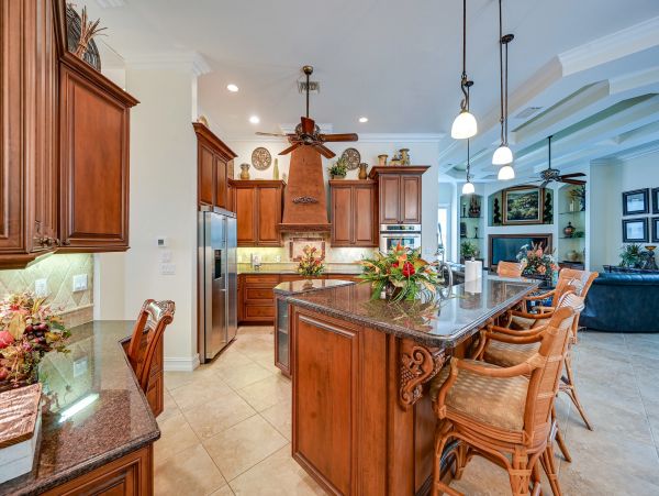 Four Bedroom Upscale House with Pool and 1 mile to Beach