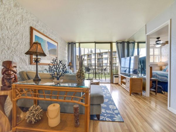 Coastal Comfort Steps from the Sand - 2 Bedroom Retreat in Kihei