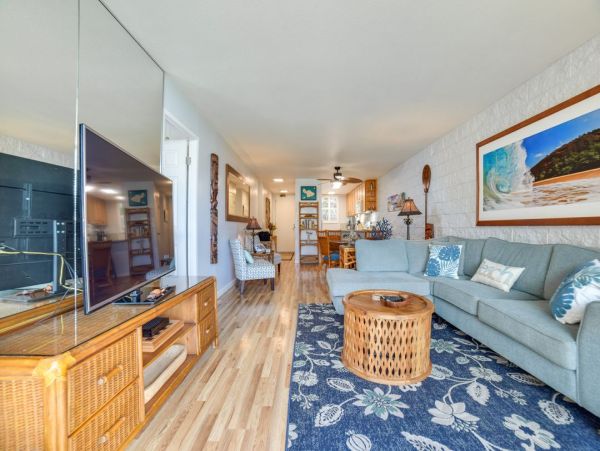Coastal Comfort Steps from the Sand - 2 Bedroom Retreat in Kihei