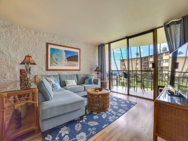 Coastal Comfort Steps from the Sand - 2 Bedroom Retreat in Kihei