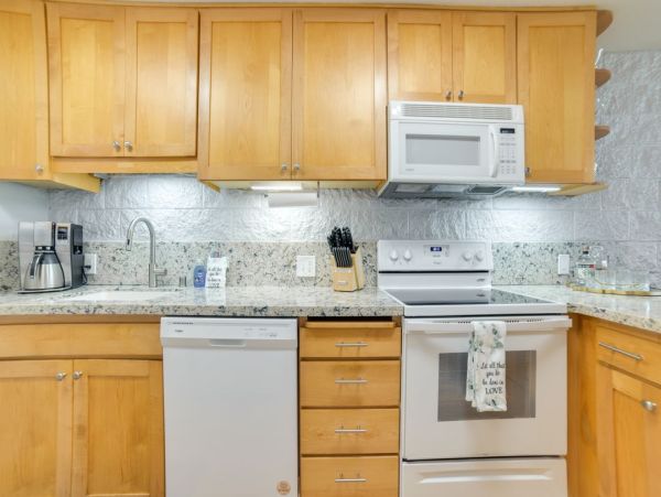 Coastal Comfort Steps from the Sand - 2 Bedroom Retreat in Kihei