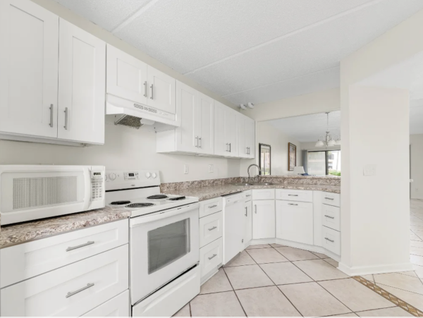 St Augustine Three Bedroom Retreat Short Walk to Beach