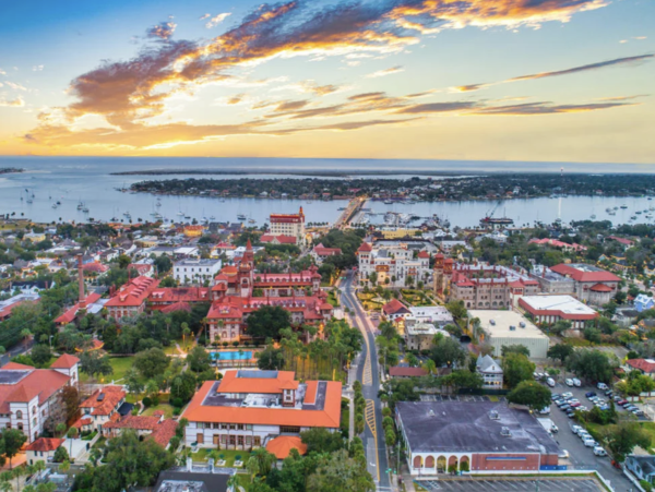 St Augustine Three Bedroom Retreat Short Walk to Beach