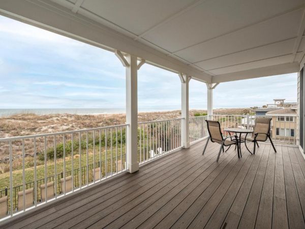 Oceanfront Haven with 5 Bedrooms and Great Amenities