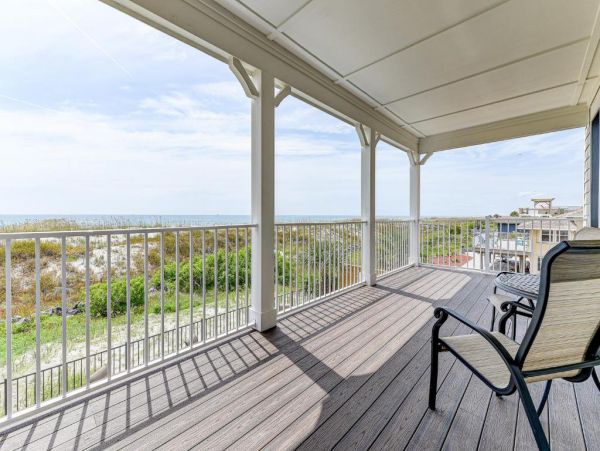 Oceanfront Haven with 5 Bedrooms and Great Amenities