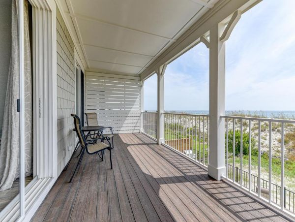 Oceanfront Haven with 5 Bedrooms and Great Amenities