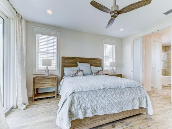 Oceanfront Haven with 5 Bedrooms and Great Amenities