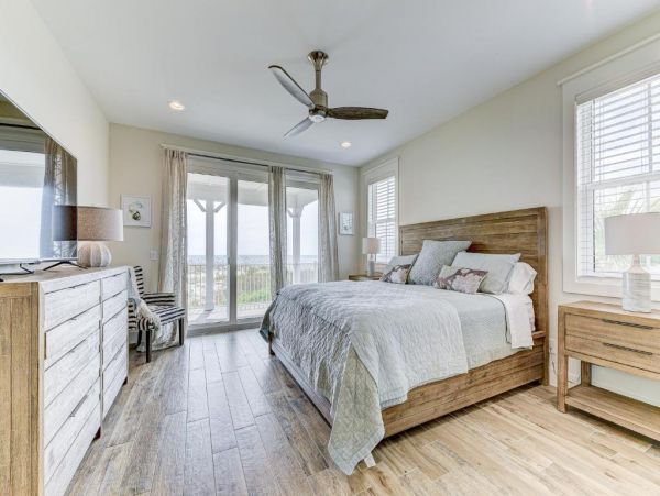 Oceanfront Haven with 5 Bedrooms and Great Amenities