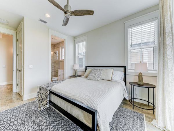Oceanfront Haven with 5 Bedrooms and Great Amenities