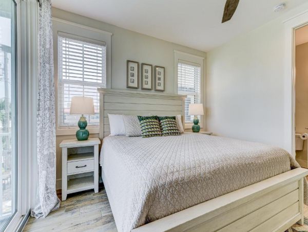 Oceanfront Haven with 5 Bedrooms and Great Amenities