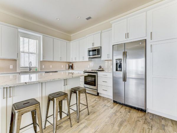 Oceanfront Haven with 5 Bedrooms and Great Amenities