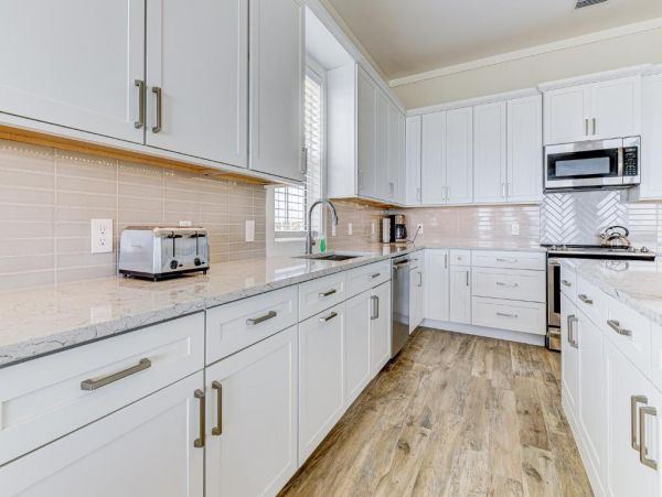 Oceanfront Haven with 5 Bedrooms and Great Amenities