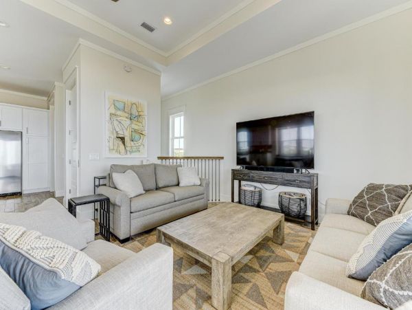 Oceanfront Haven with 5 Bedrooms and Great Amenities