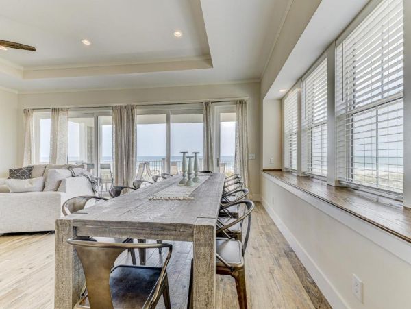 Oceanfront Haven with 5 Bedrooms and Great Amenities