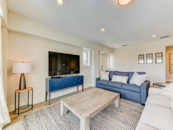 Oceanfront Haven with 5 Bedrooms and Great Amenities