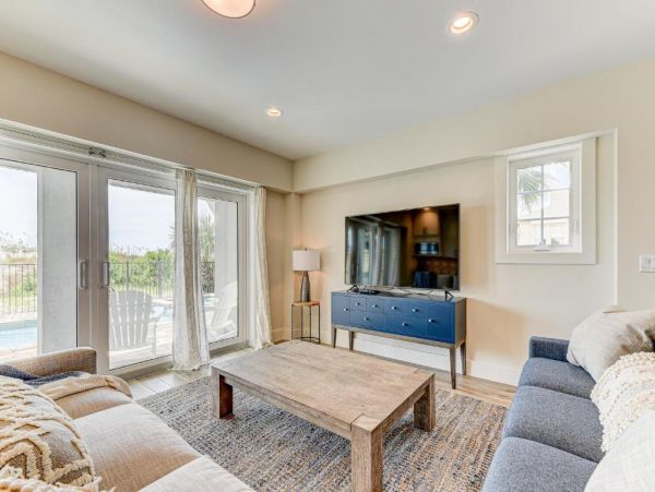 Oceanfront Haven with 5 Bedrooms and Great Amenities