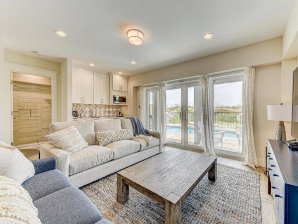 Oceanfront Haven with 5 Bedrooms and Great Amenities
