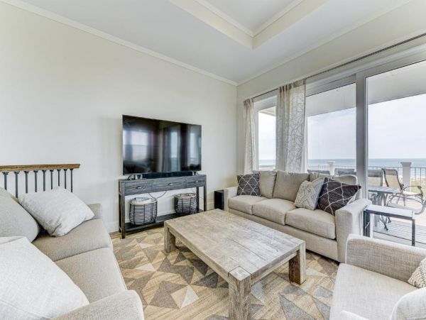 Oceanfront Haven with 5 Bedrooms and Great Amenities