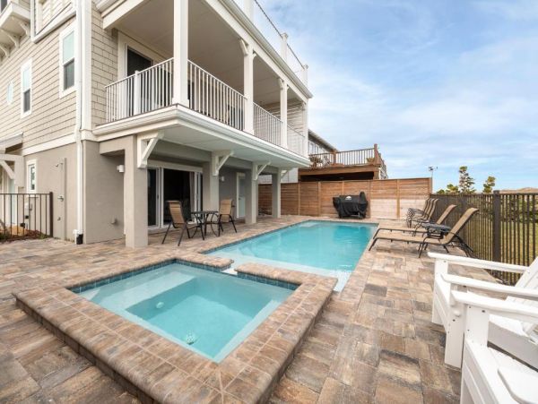 Oceanfront Haven with 5 Bedrooms and Great Amenities