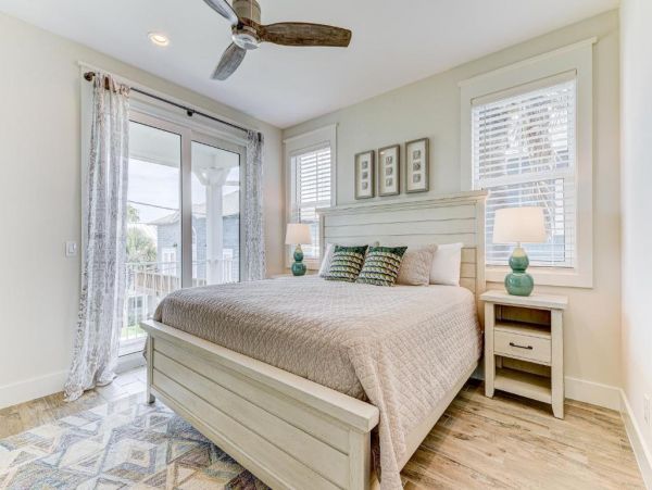Oceanfront Haven with 5 Bedrooms and Great Amenities