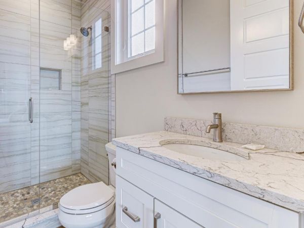 Oceanfront Haven with 5 Bedrooms and Great Amenities
