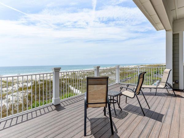 Oceanfront Haven with 5 Bedrooms and Great Amenities