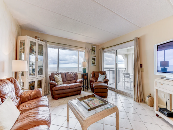 Full Ocean Views from this Lovely Vacation Condo