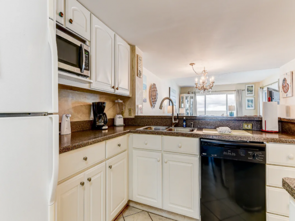 Full Ocean Views from this Lovely Vacation Condo