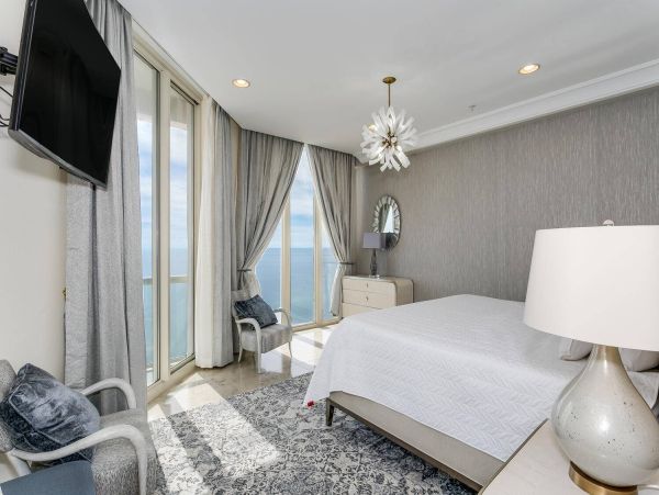 Luxurious Gulf-Front 4-Bedrppm Condo with Stunning Views on Pensacola Beach
