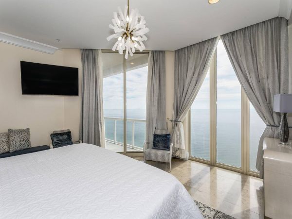 Luxurious Gulf-Front 4-Bedrppm Condo with Stunning Views on Pensacola Beach