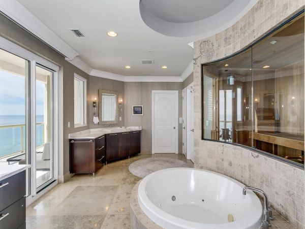 Luxurious Gulf-Front 4-Bedrppm Condo with Stunning Views on Pensacola Beach