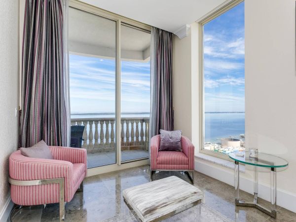 Luxurious Gulf-Front 4-Bedrppm Condo with Stunning Views on Pensacola Beach