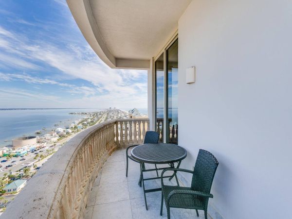 Luxurious Gulf-Front 4-Bedrppm Condo with Stunning Views on Pensacola Beach