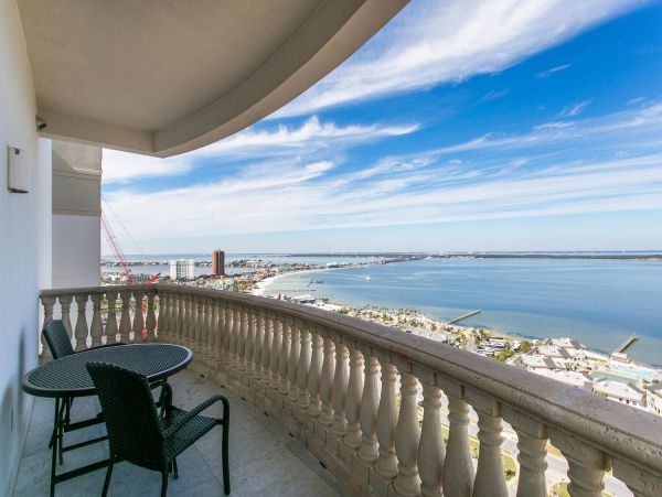 Luxurious Gulf-Front 4-Bedrppm Condo with Stunning Views on Pensacola Beach