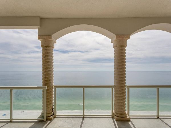 Luxurious Gulf-Front 4-Bedrppm Condo with Stunning Views on Pensacola Beach