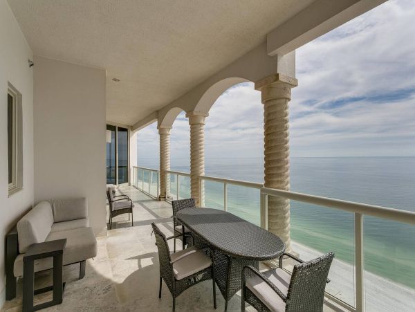 Luxurious Gulf-Front 4-Bedrppm Condo with Stunning Views on Pensacola Beach
