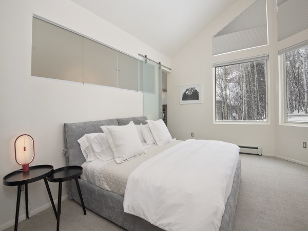 Five min Drive or Shuttle to Vail Village Three Bedroom