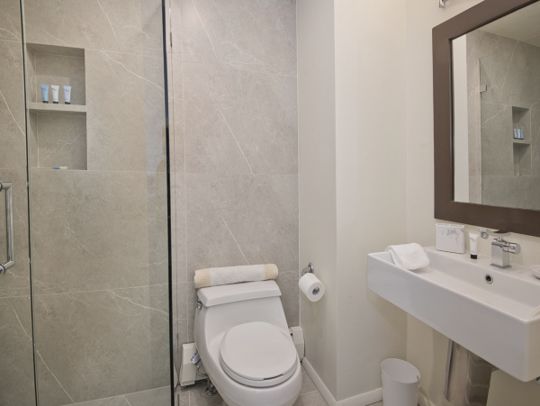 Five min Drive or Shuttle to Vail Village Three Bedroom