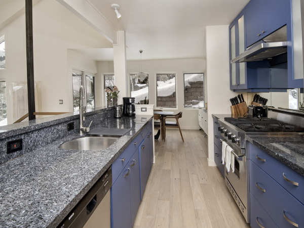 Five min Drive or Shuttle to Vail Village Three Bedroom