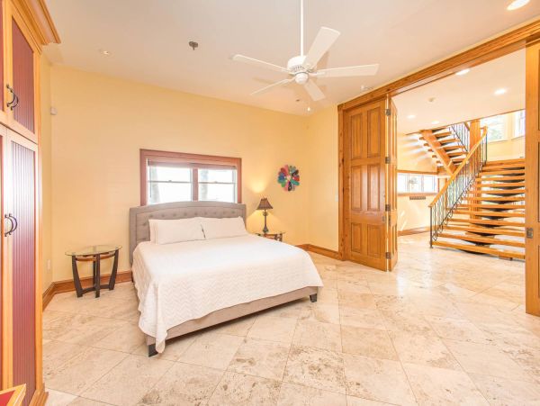 Waterfront Luxury Home Fabulous Views