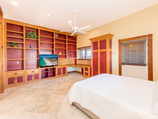 Waterfront Luxury Home Fabulous Views