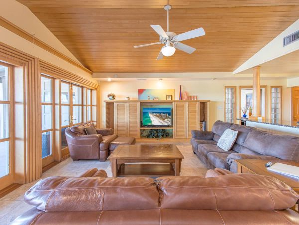 Waterfront Luxury Home Fabulous Views