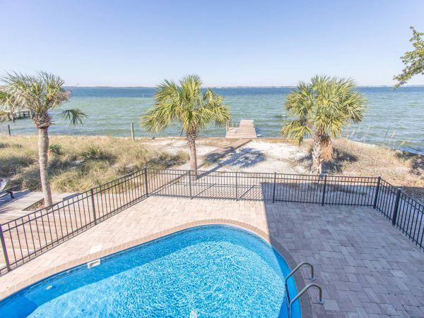 Waterfront Luxury Home Fabulous Views