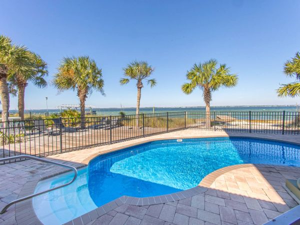 Waterfront Luxury Home Fabulous Views