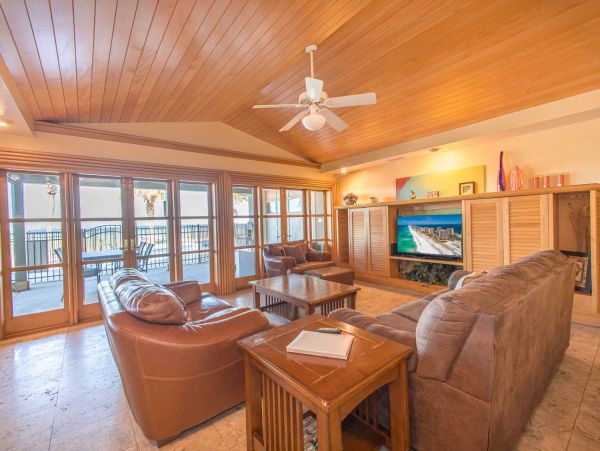 Waterfront Luxury Home Fabulous Views