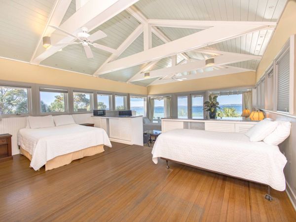 Waterfront Luxury Home Fabulous Views