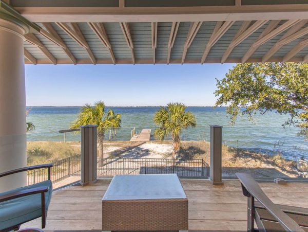 Waterfront Luxury Home Fabulous Views