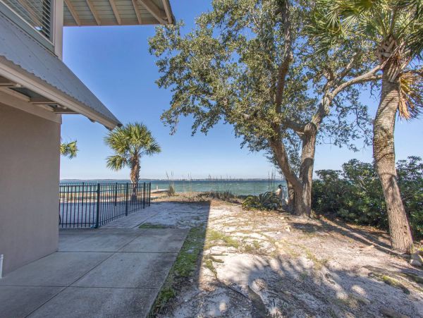 Waterfront Luxury Home Fabulous Views