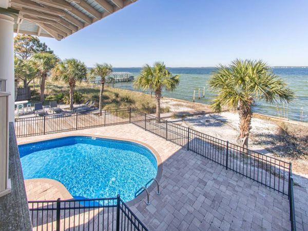 Waterfront Luxury Home Fabulous Views